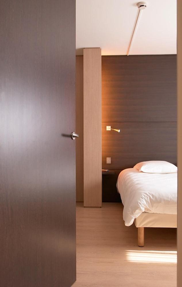 Oceania Hotel 4*