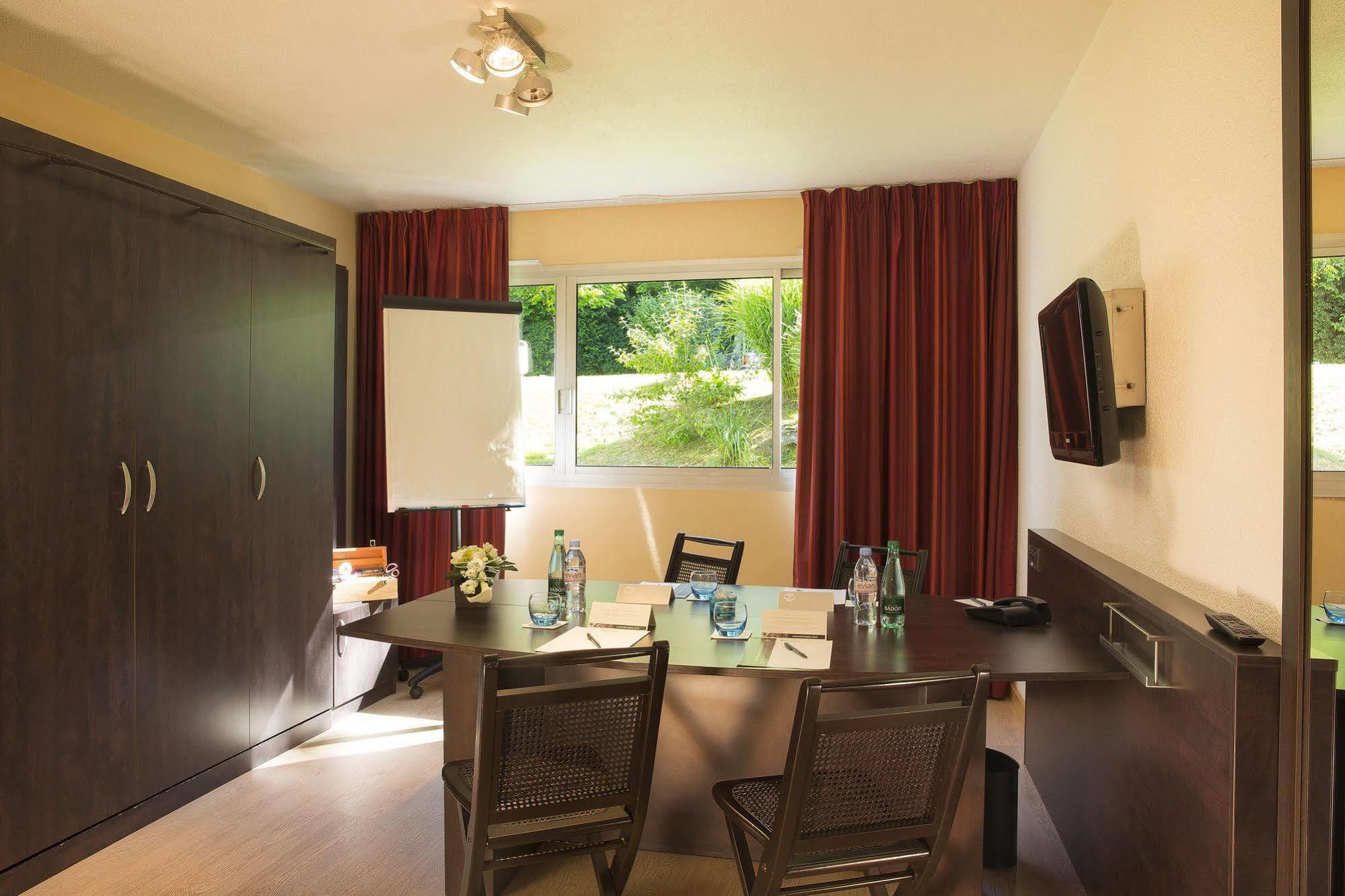 Oceania Hotel 4*